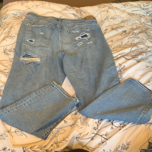 American Eagle Curvy Mom Jeans - Picture 3 of 4